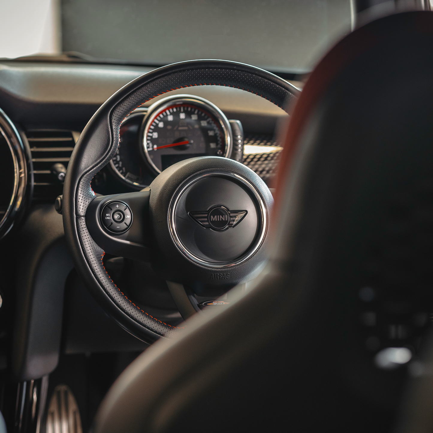 MINI Steering Wheel Badge – Stealth