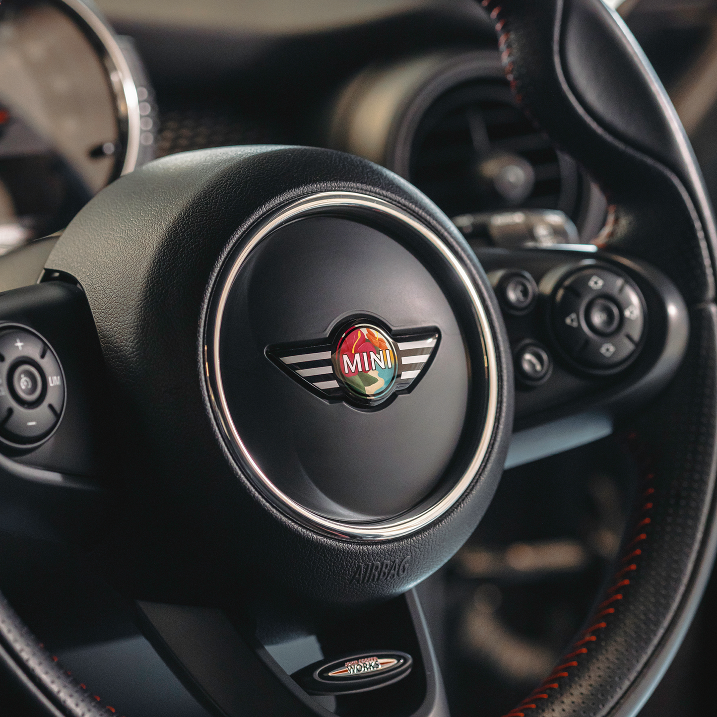 MINI Steering Wheel Badge – Floral v1